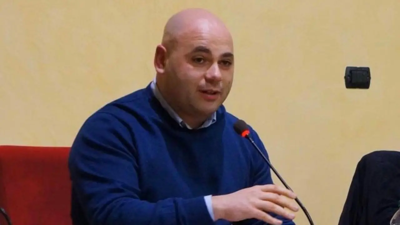 Iniziativa del Pd Calabria contro il dimensionamento scolastico, il segretario di Crotone ai dirigenti: «Non partecipate»