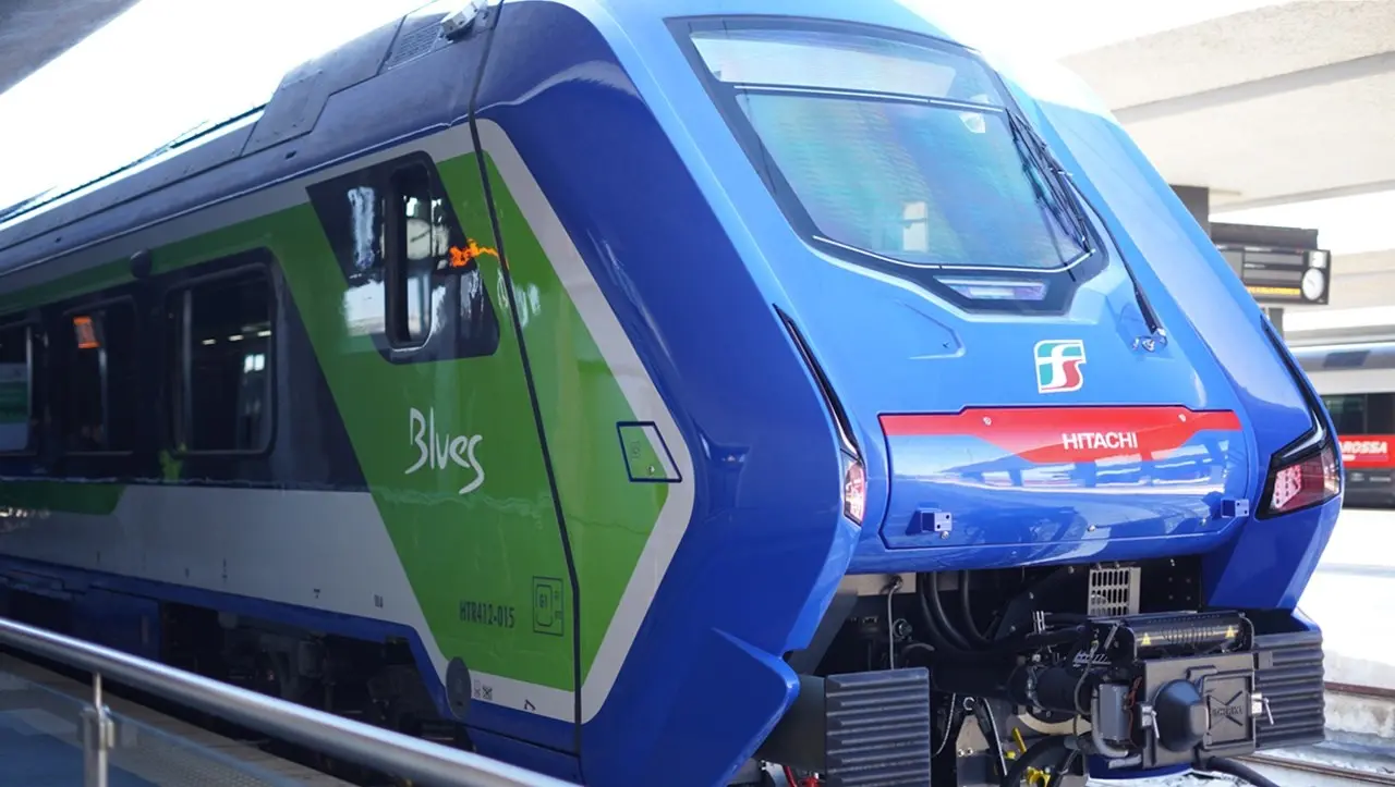 Partito il terzo treno ibrido Blues in Calabria, circolerà sulla linea ionica da Reggio a Sibari