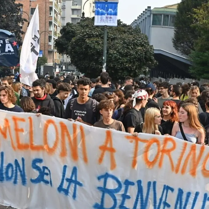 Manganellati e additati, a Torino non c’erano teppisti in piazza ma il Governo racconta un’altra storia