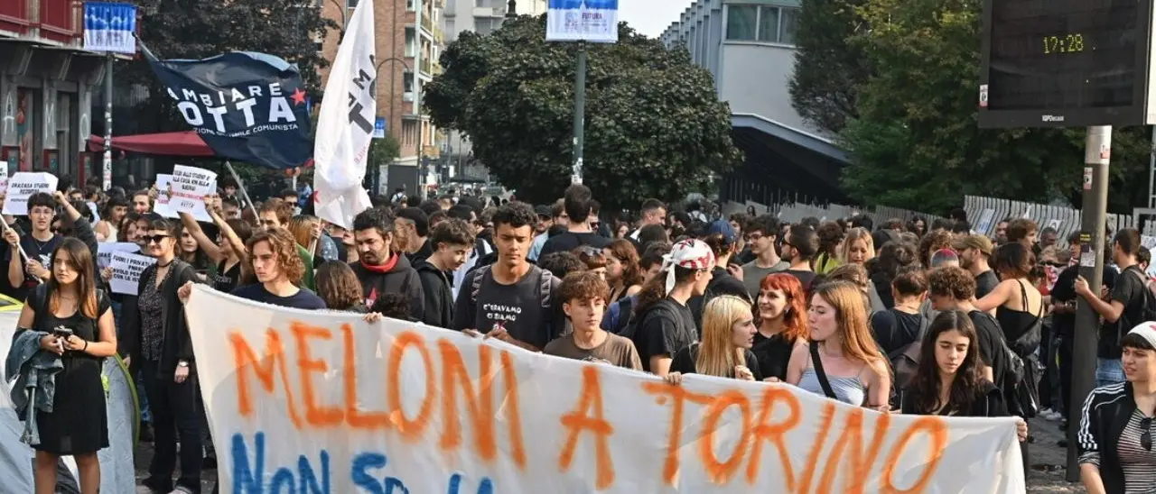 Manganellati e additati, a Torino non c’erano teppisti in piazza ma il Governo racconta un’altra storia