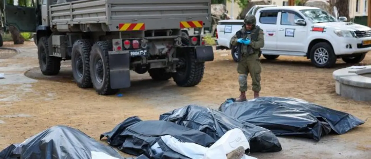 «Bambini israeliani decapitati», l’orrore della strage nel kibbutz sconvolge il mondo