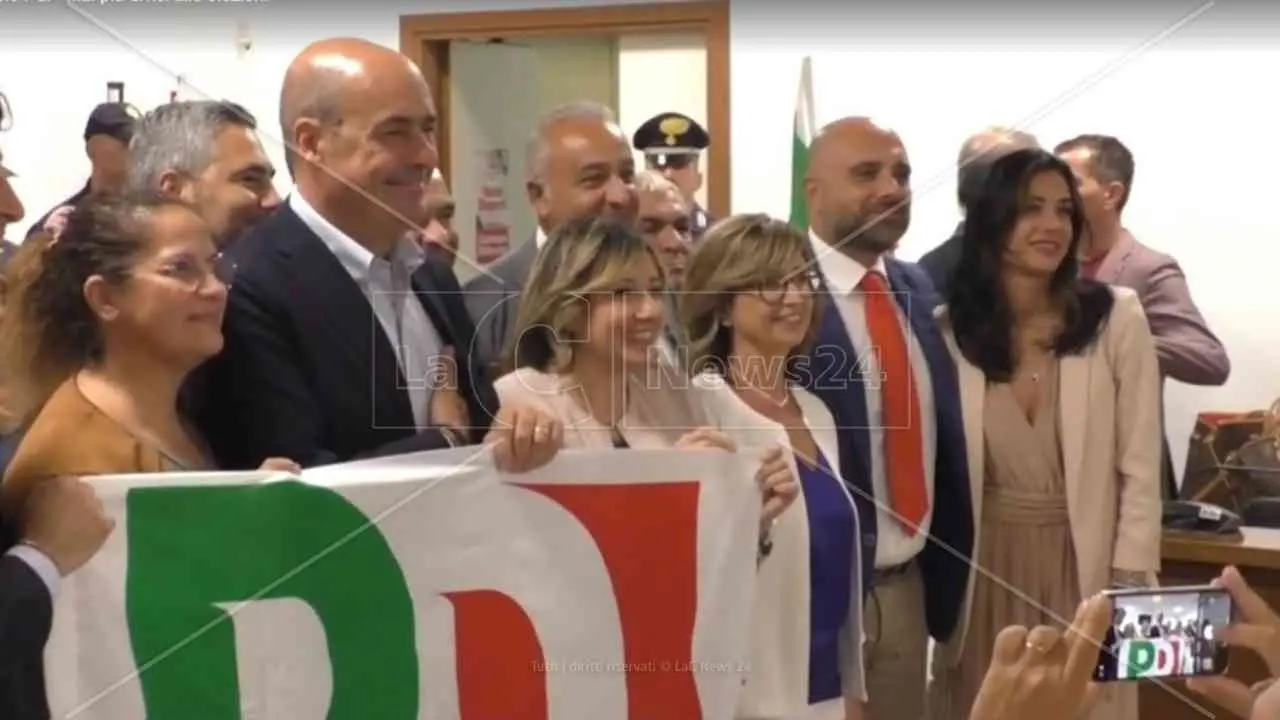 Zingaretti smemorato, elogia il “nuovo” Pd Calabria che vede solo lui e dimentica di aver alzato bandiera bianca