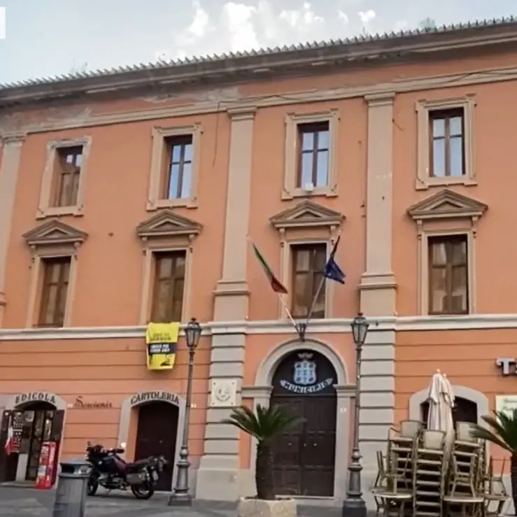 Furbetti del cartellino nella polizia locale di Corigliano Rossano, il segretario generale chiede il rito abbreviato