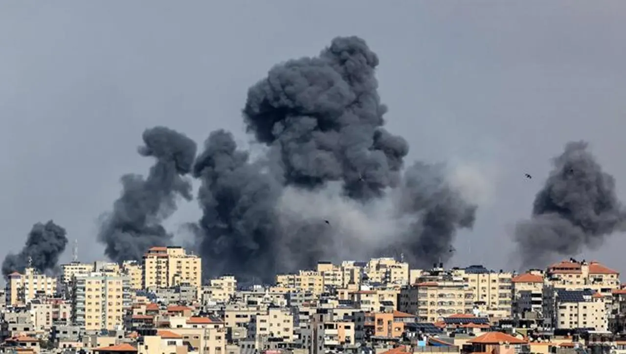 Continuano gli attacchi su Gaza che resta al buio. Tajani: «C’è un terzo disperso italo israeliano»