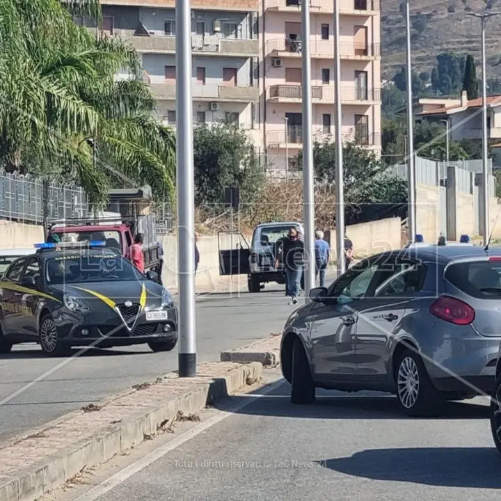 Reggio Calabria, agguato dinanzi a una scuola elementare: colpi di pistola verso un pregiudicato