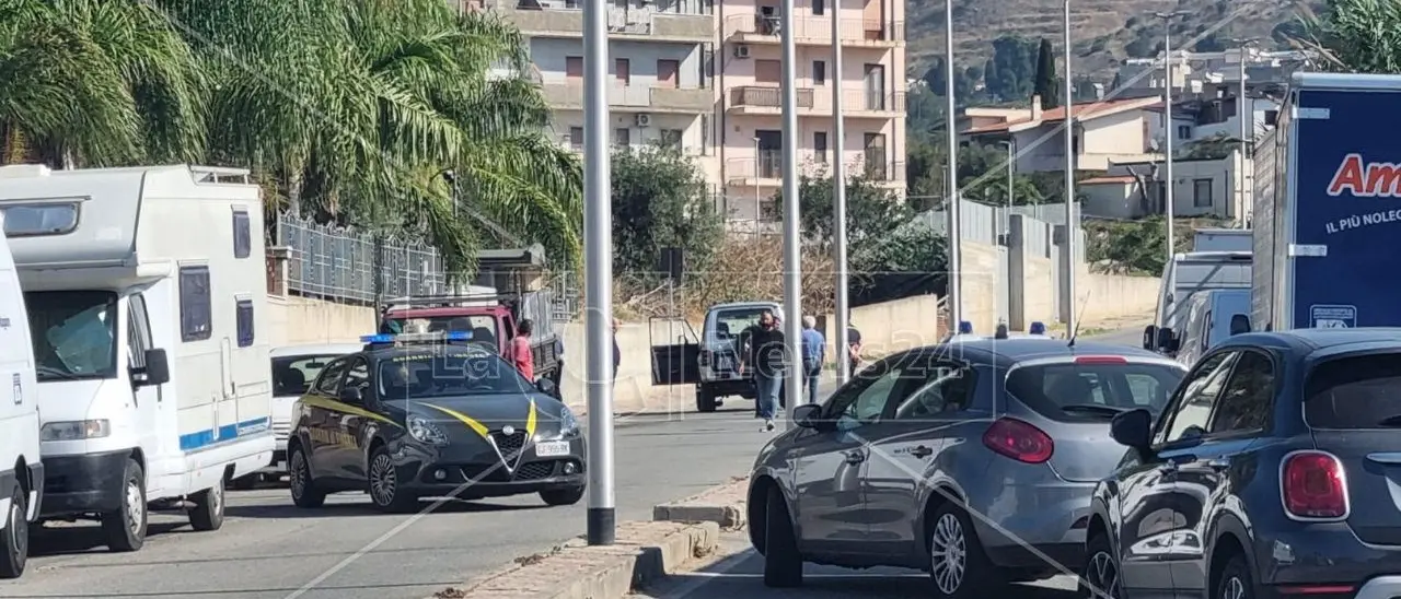 Reggio Calabria, agguato dinanzi a una scuola elementare: colpi di pistola verso un pregiudicato
