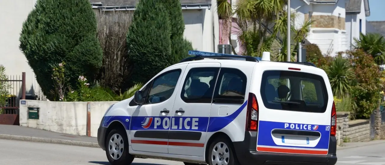 Attacco in una scuola in Francia: ucciso un insegnante, diversi feriti. L’aggressore avrebbe gridato “Allah Akbar”