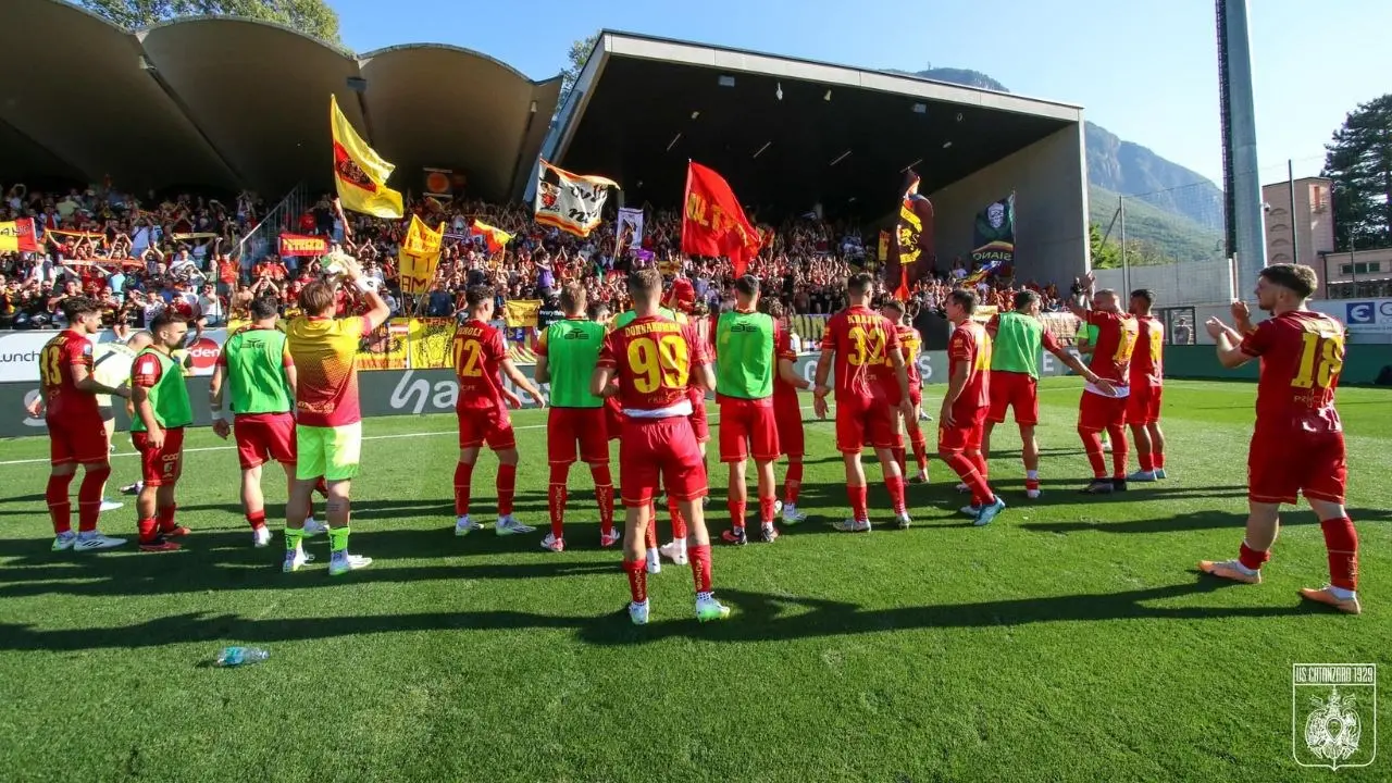 Catanzaro “mamma cinema!” non solo in campo: tifosi giallorossi da record, meritano rispetto