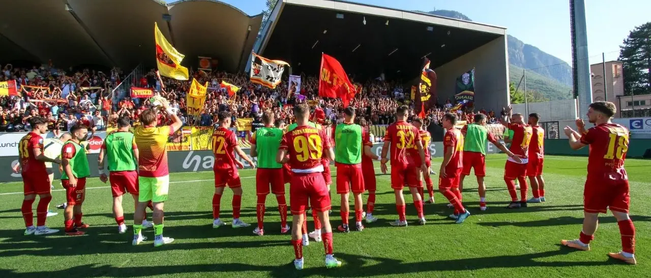 Catanzaro “mamma cinema!” non solo in campo: tifosi giallorossi da record, meritano rispetto