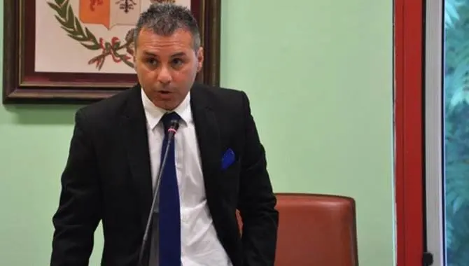 Archiviazione per il sindaco di Stefanaconi Solano: cadono le accuse di abuso d’ufficio e peculato