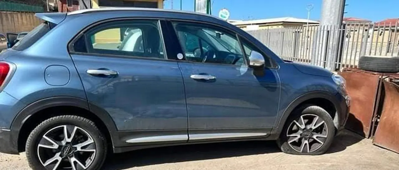 Cariati, intimidazione ad un preside: squarciati gli pneumatici della sua auto