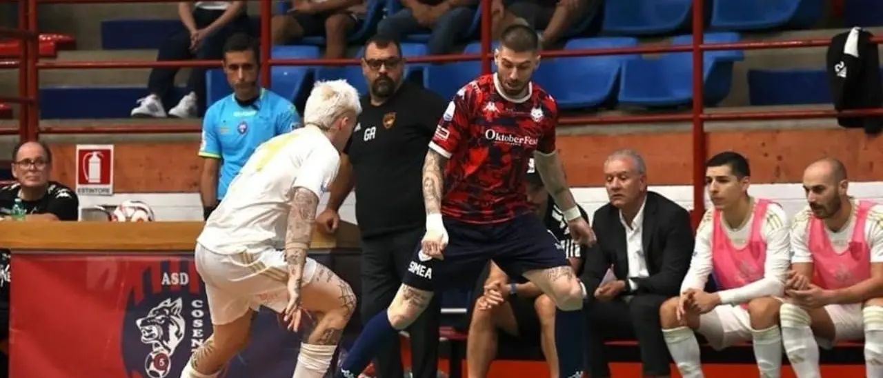 Calcio a 5, la Pirossigeno finisce ko contro il Genzano: al PalaCosentia gli ospiti vincono 4-1