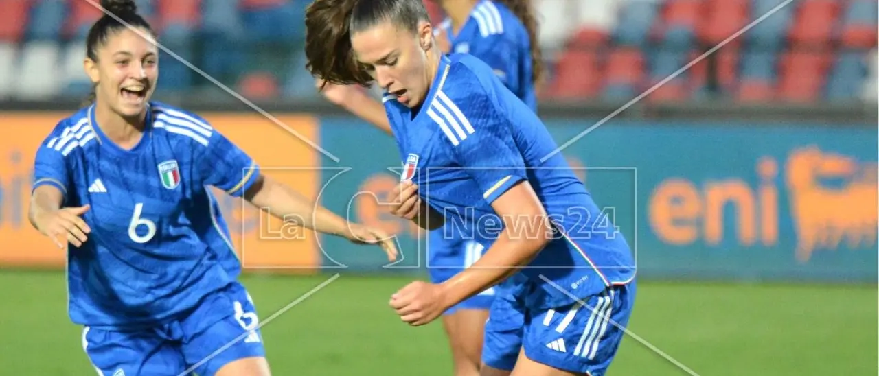 A Cosenza pari dell’Italia con la Scozia: azzurre alla fase successiva di qualificazione agli europei