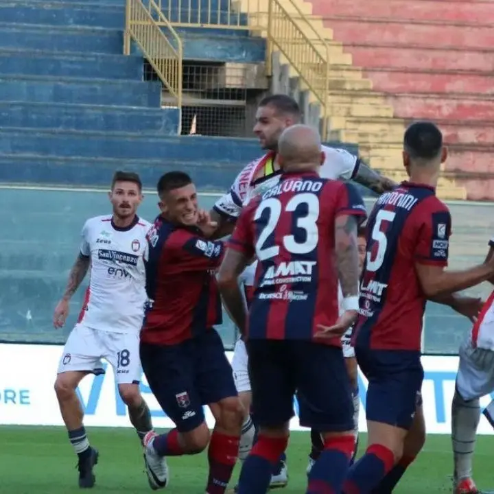 Il Taranto senza pubblico regola un Crotone troppo discontinuo: 2 a 1 per i ragazzi di Capuano