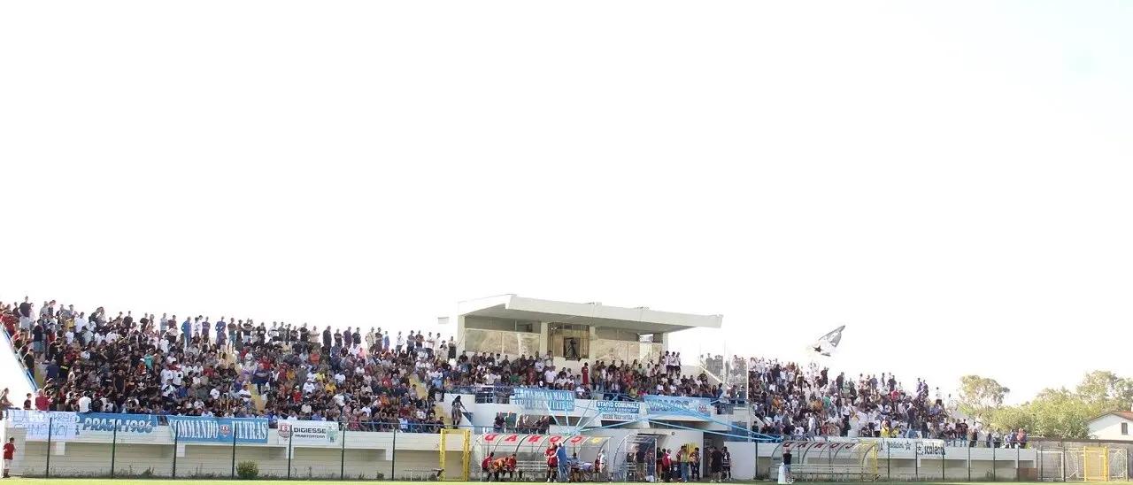 Dilettanti: pubblico delle grandi occasioni per il derby fra il Praia Tortora e lo Scalea