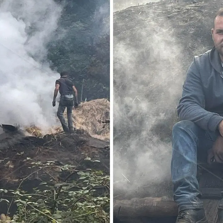 Cosimo, 25 anni e un mestiere che si tramanda da generazioni: «Faccio il carbonaio, è un lavoro duro ma io sono felice così»