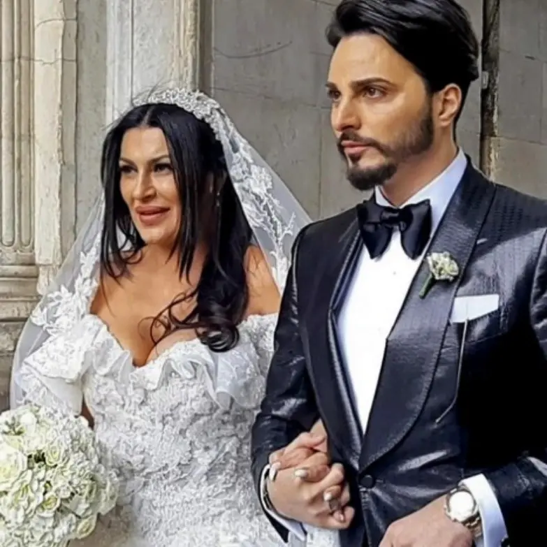 Blitz contro il clan Di Lauro, 27 arresti a Napoli: ci sono anche il cantante neomelodico Tony Colombo e la moglie Tina Rispoli