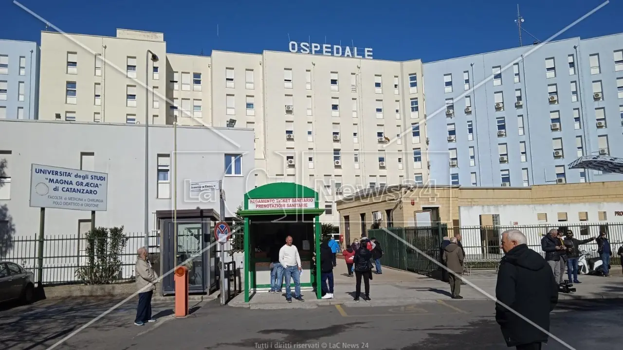 Ospedale Crotone, la testimonianza di una paziente: «Anche qui, nonostante le tante carenze, esistono medici preparati»