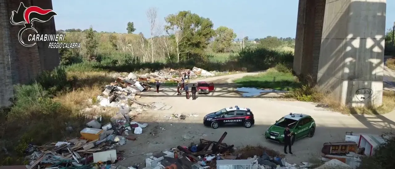 Gioia Tauro, sequestrate due aree demaniali adibite a discarica abusiva