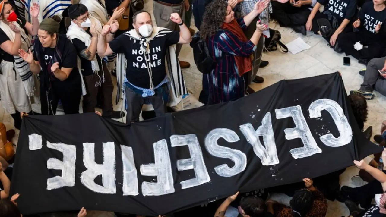 Stati Uniti, manifestazione ebraica a favore di Gaza al Campidoglio: 500 arresti