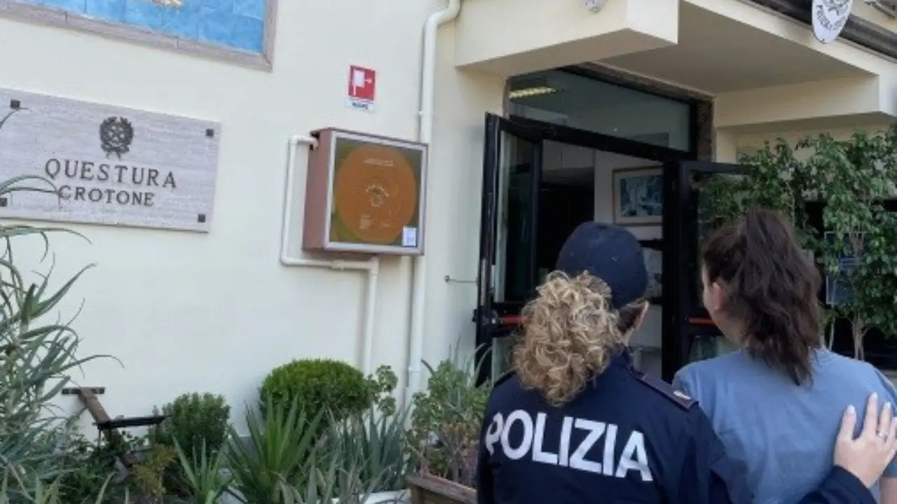 Picchiava e maltrattava l’ex compagna, 33enne denunciato dalla donna e arrestato a Crotone