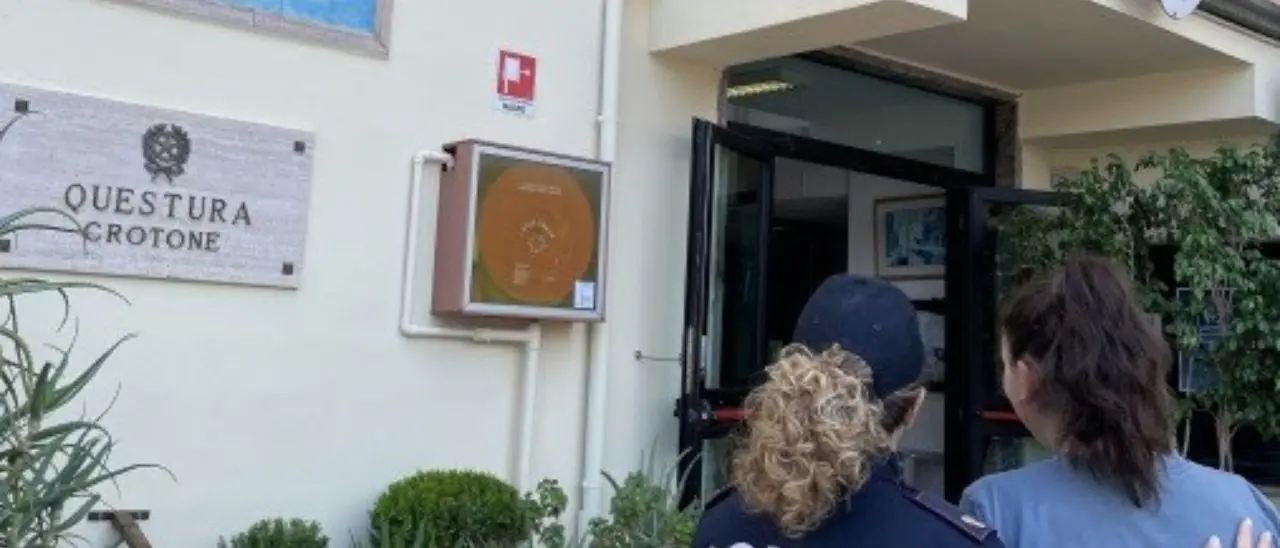 Picchiava e maltrattava l’ex compagna, 33enne denunciato dalla donna e arrestato a Crotone