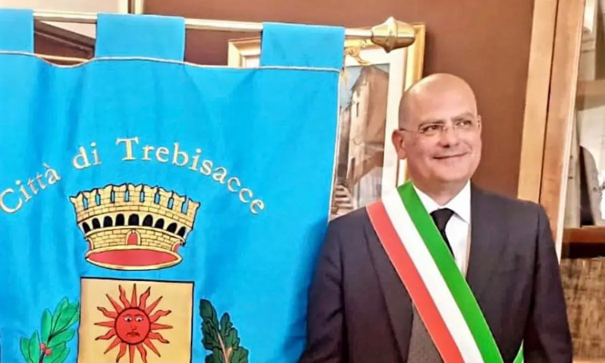 Trebisacce, il sindaco Aurelio ha le ore contate: 8 consiglieri (su 12) firmano una mozione di sfiducia