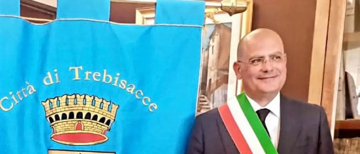 Trebisacce, il sindaco Aurelio ha le ore contate: 8 consiglieri (su 12) firmano una mozione di sfiducia