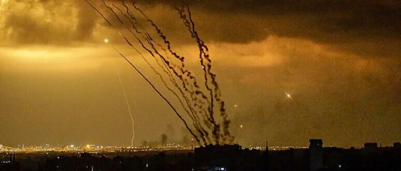 La guerra tra Israele e Hamas rischia di infiammare tutto il Medio Oriente: attacchi dal Libano e dallo Yemen