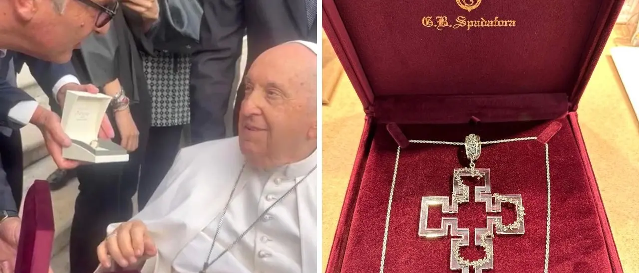 A papa Francesco una croce ispirata all’opera di Gioacchino da Fiore realizzata dagli orafi calabresi Spadafora