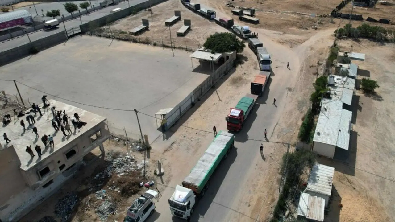 A Gaza 20 camion carichi di aiuti umanitari ma il valico di Rafah chiude nuovamente