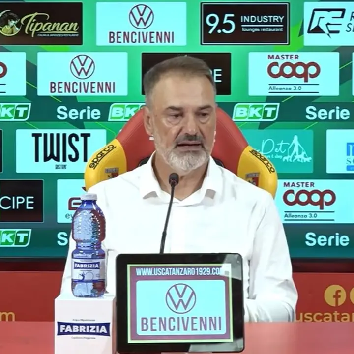 Catanzaro-Frealpisalò, mister Vivarini: «Fa piacere essere lì in alto, ma restiamo con i piedi per terra»