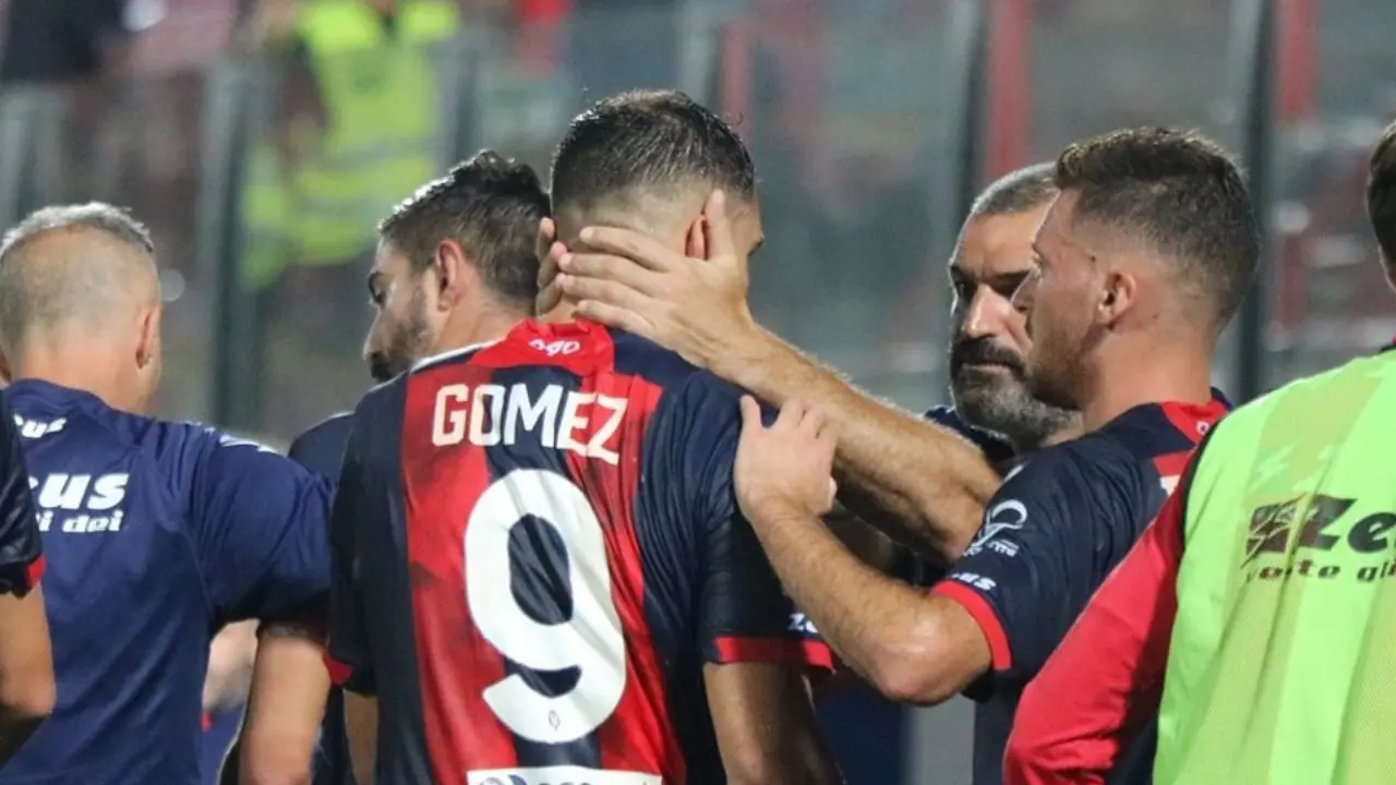 Serie C, il Crotone batte il Foggia e dà un calcio alla crisi: allo Scida finisce 2-1