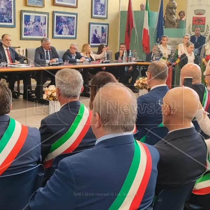 Spezzano Albanese accoglie il presidente Bajram Begaj: «L’Arbëria un esempio vincente di integrazione»