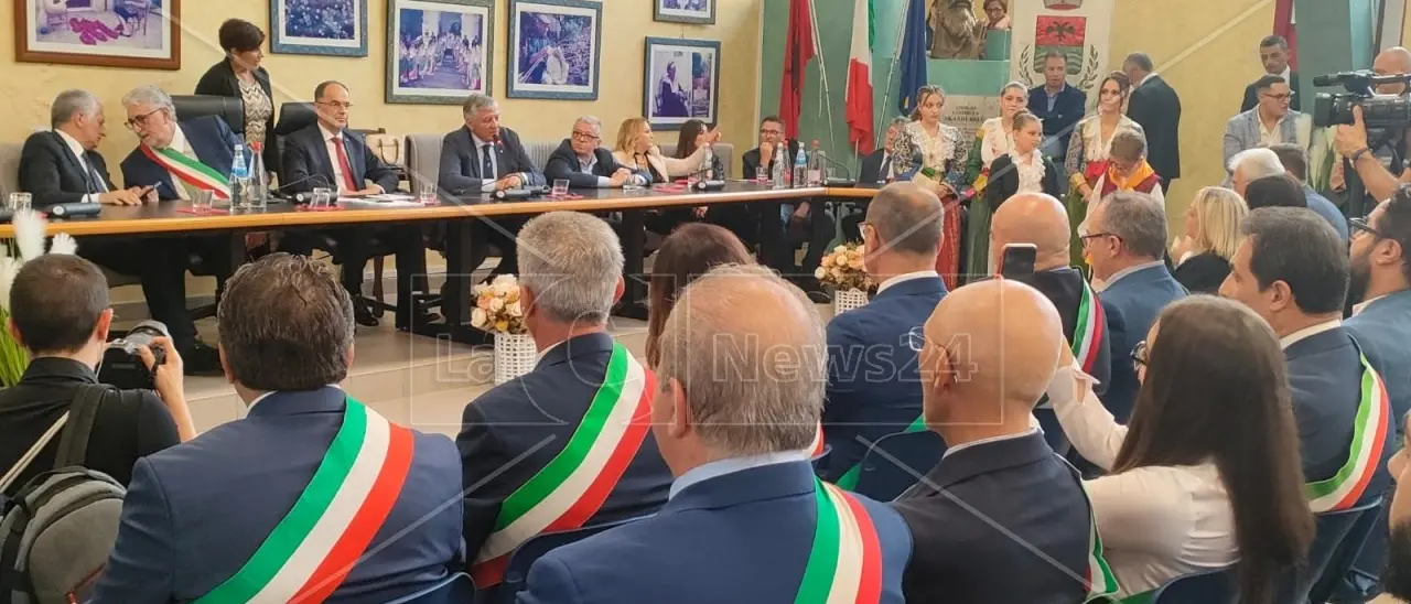 Spezzano Albanese accoglie il presidente Bajram Begaj: «L’Arbëria un esempio vincente di integrazione»