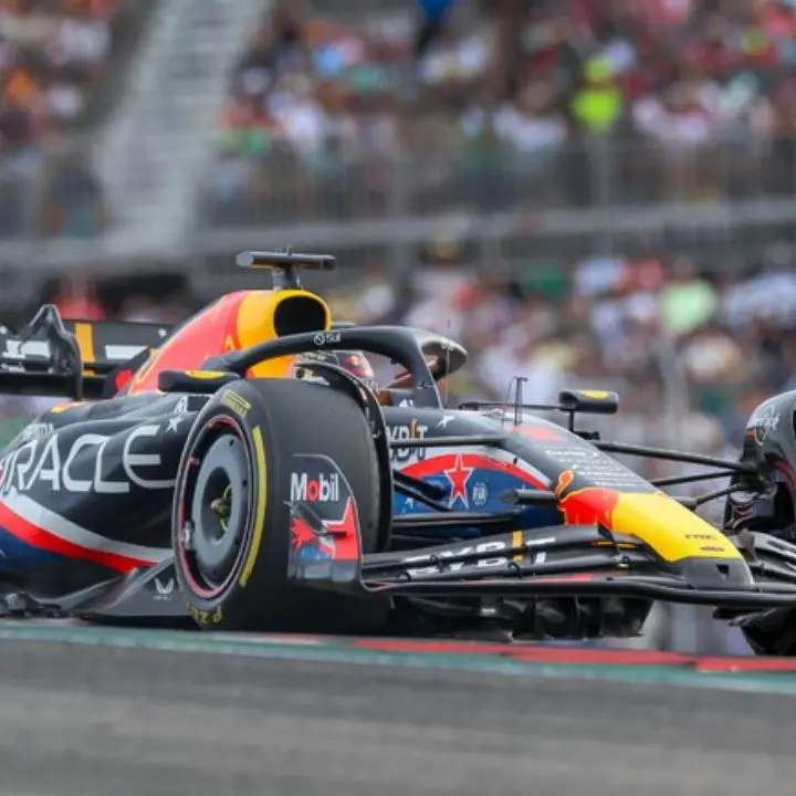 Formula Uno, Verstappen fa cinquanta! L’olandese volante vince anche negli States. Quarta la Ferrari con Sainz