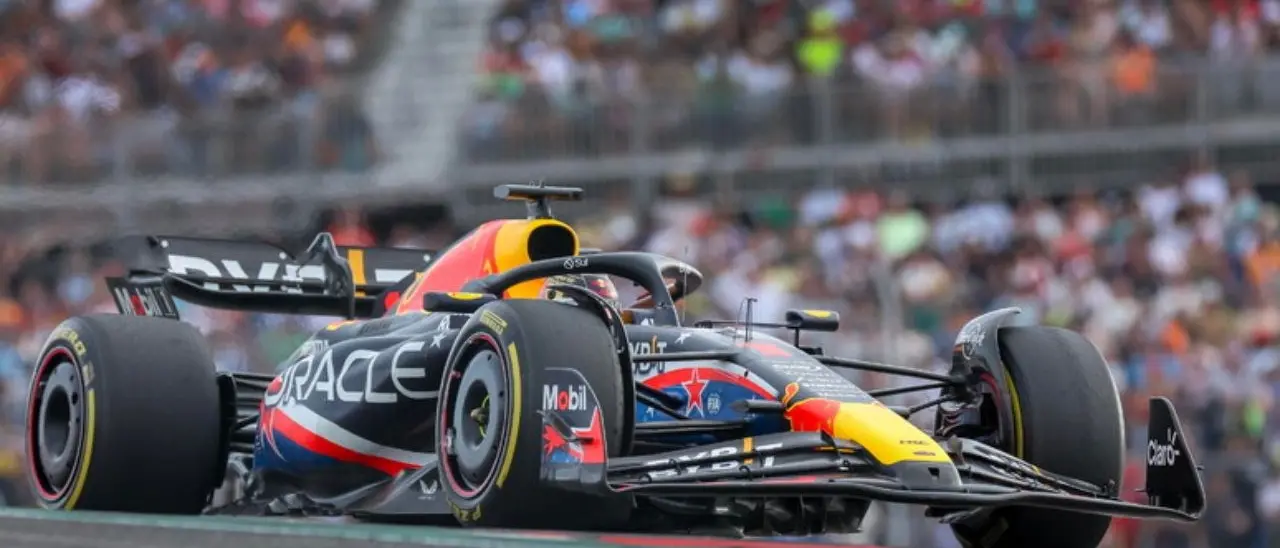 Formula Uno, Verstappen fa cinquanta! L’olandese volante vince anche negli States. Quarta la Ferrari con Sainz