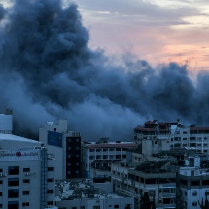 A Gaza la notte più sanguinosa: oltre 400 persone uccise. In mano a Hamas 222 ostaggi