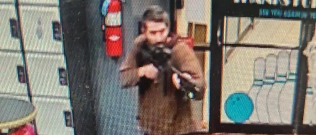 Strage nel Maine, armato di fucile fa fuoco in tre posti diversi e uccide 22 persone: ricercato un 40enne