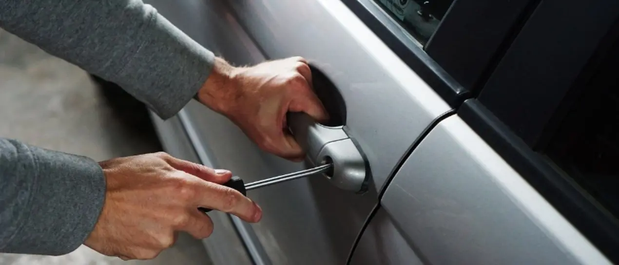 Rubavano auto e chiedevano soldi per la restituzione, quattro arresti a Catanzaro e Marcellinara
