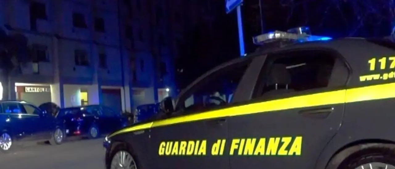 Furti di auto nel Milanese per comprare droga, arrestate sei persone vicine alla ’ndrangheta