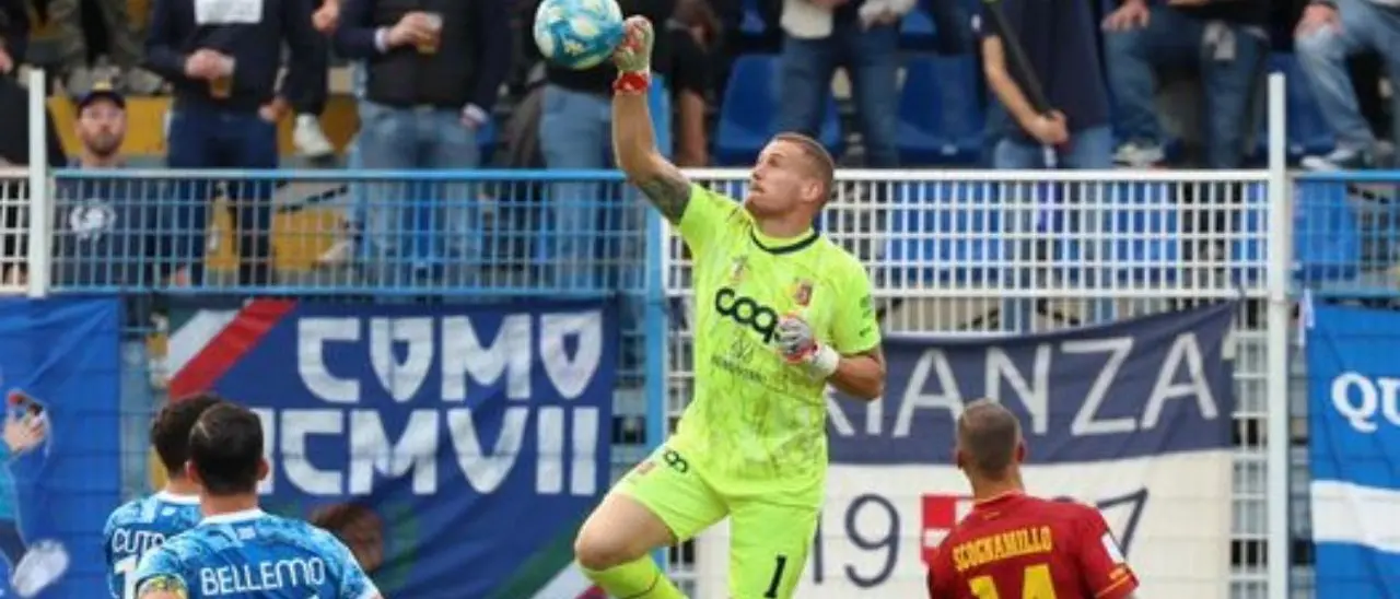 Como-Catanzaro, Verdi decide dagli 11 metri e decreta la seconda sconfitta in campionato per le Aquile: finale 1 a 0