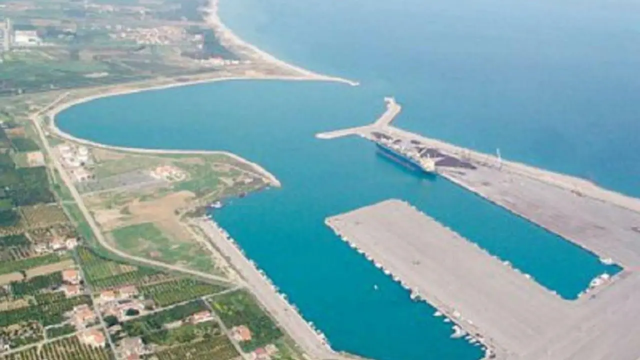 Corigliano, il coordinamento “Salviamo il nostro porto” sul piede di guerra contro l’arrivo dei cantieri