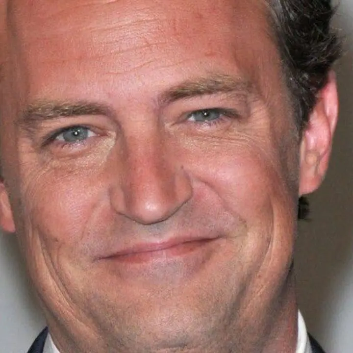 Addio a Chandler di Friends, è morto Matthew Perry: aveva 54 anni