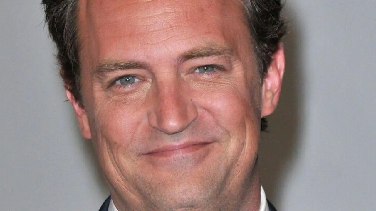 Addio a Chandler di Friends, è morto Matthew Perry: aveva 54 anni