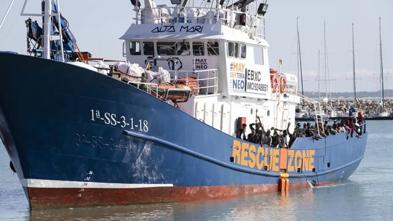 Migranti, in 112 arrivati a Reggio Calabria a bordo della nave Aita Mari