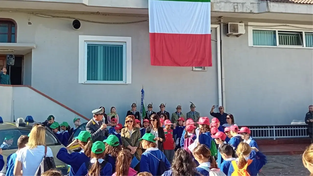 Gioia Tauro, 150 studenti a lezione di legalità dalla guardia di finanza