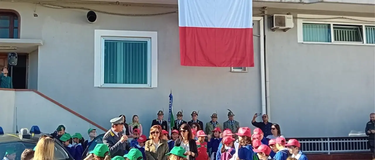 Gioia Tauro, 150 studenti a lezione di legalità dalla guardia di finanza