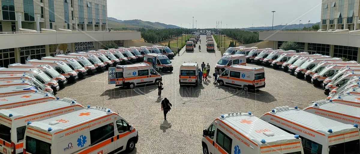 Arrivate in Calabria 60 nuove ambulanze, Occhiuto: «Presto attivo il numero unico 112 per le emergenze»