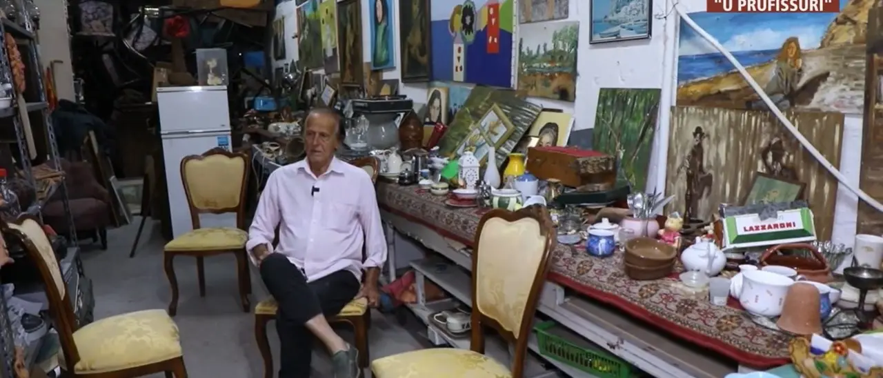 U prufessuri e il suo “museo delle cose vecchie”, a Tropea la bottega di Peppino che da più 60 anni raccoglie e conserva oggetti antichi